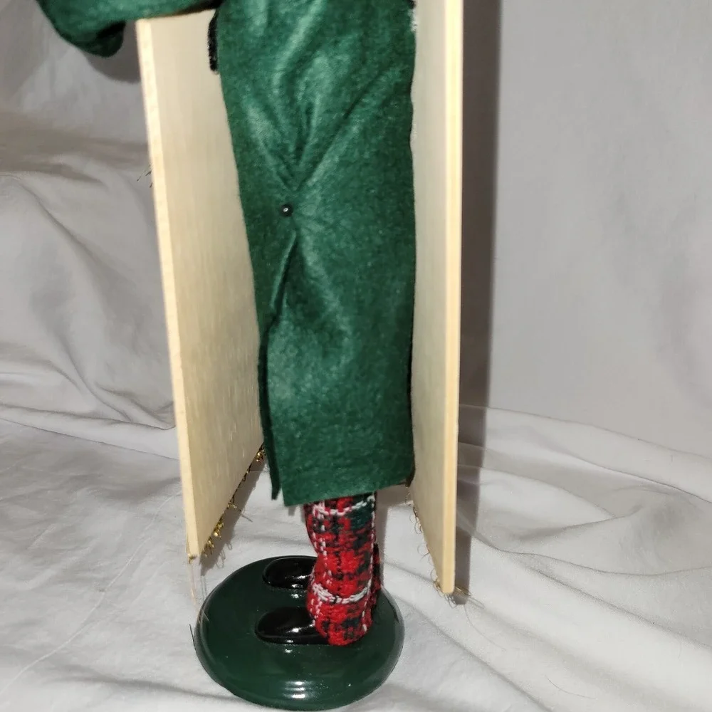 Byers‎ Choice Carolers Sandwich Board Man 